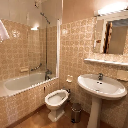 La Petite Hotel 3*