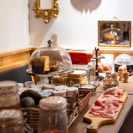 La Petite Hotel 3*