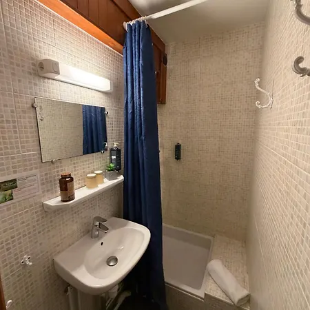 La Petite Auberge Hotel